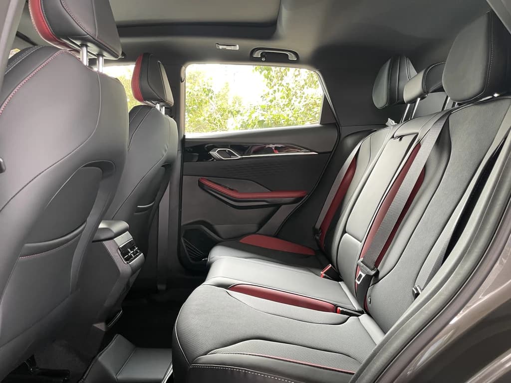 Geely Coolray 2025 Gray rear seats