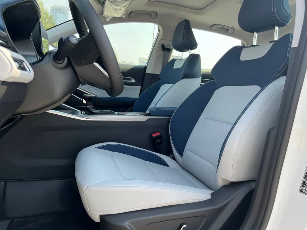 Geely Emgrand 2024 White front seats