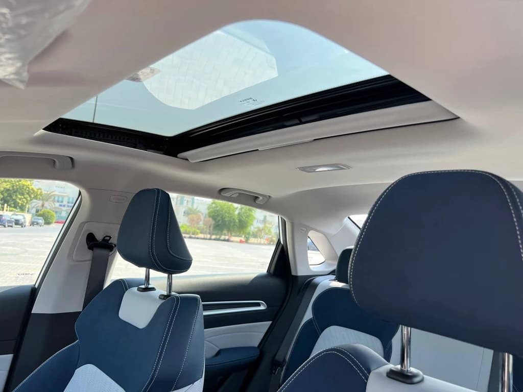 Geely Emgrand 2024 White sunroof