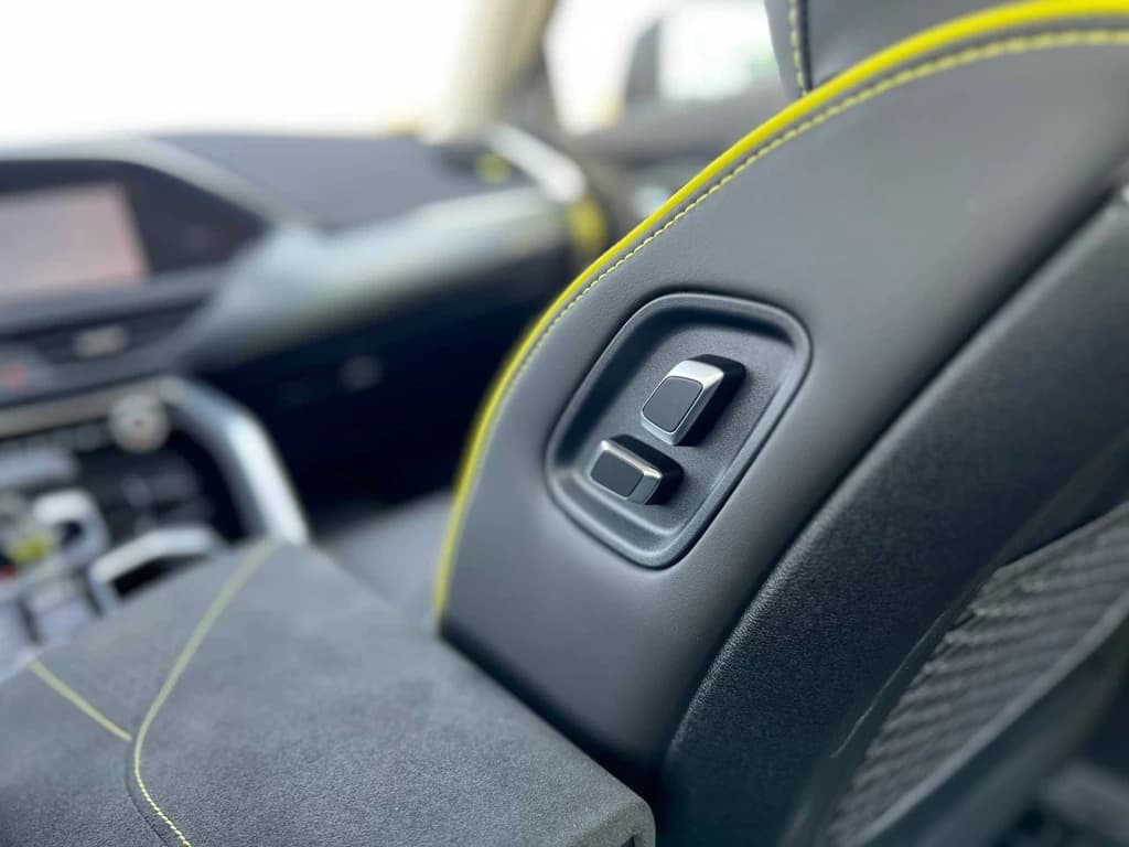 Geely Tugella 2024 Black front seats