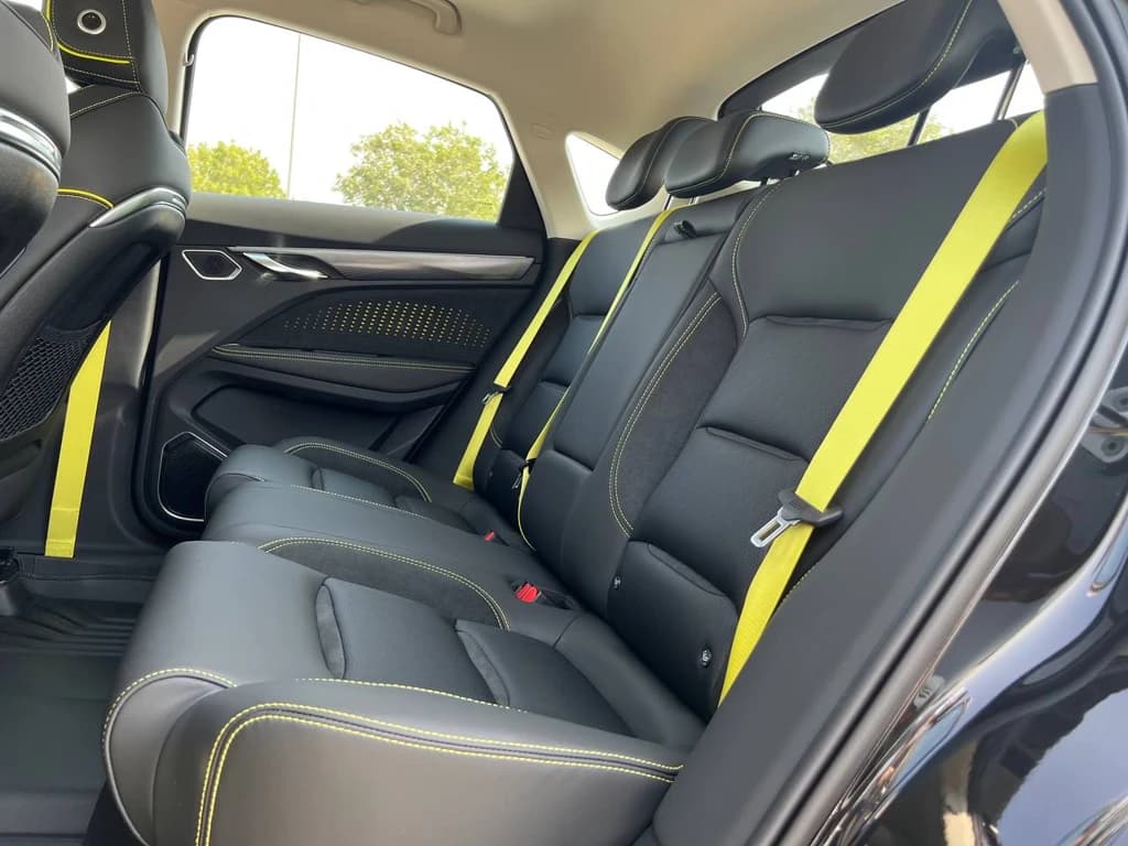 Geely Tugella 2024 Black rear seats