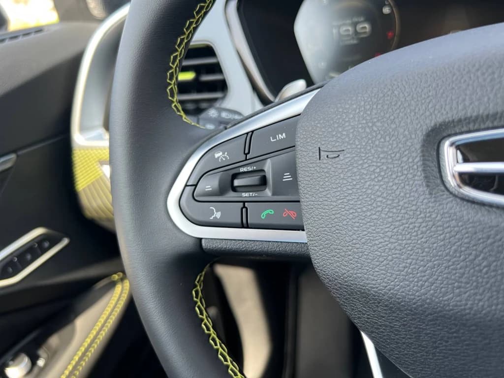 Geely Tugella 2024 Black steering wheel