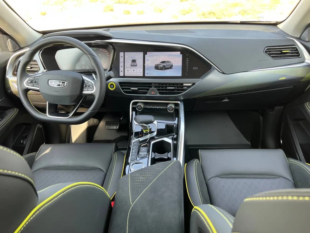 Geely Tugella 2024 Gray dashboard