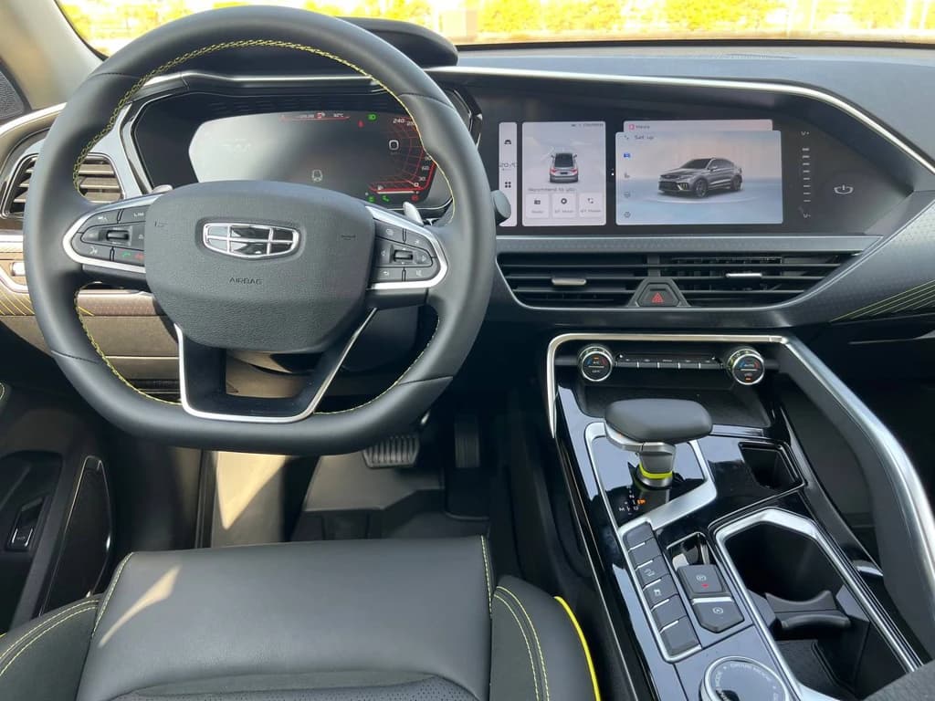 Geely Tugella 2024 Gray dashboard
