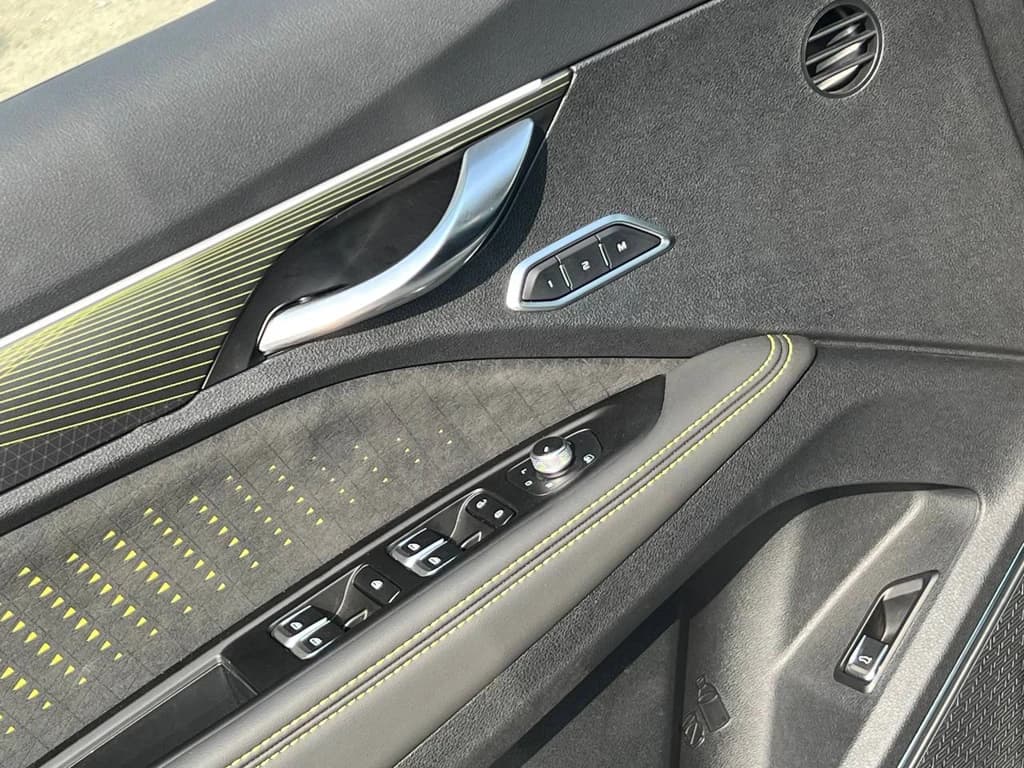 Geely Tugella 2024 Gray door panel