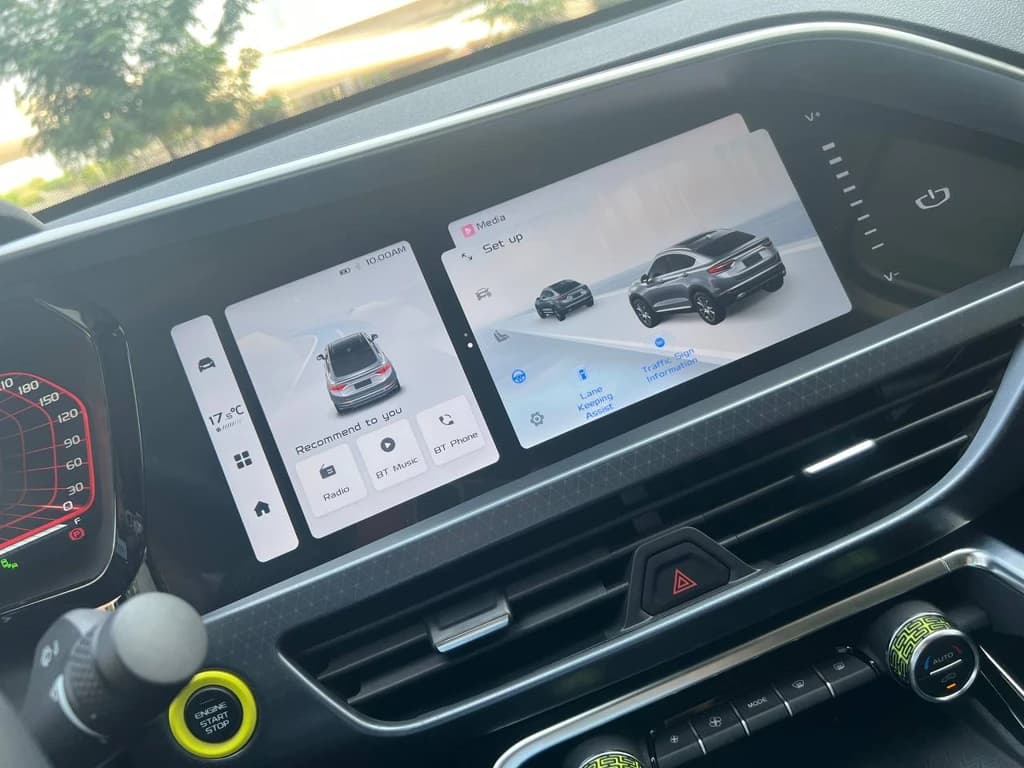 Geely Tugella 2024 Gray infotainment screen