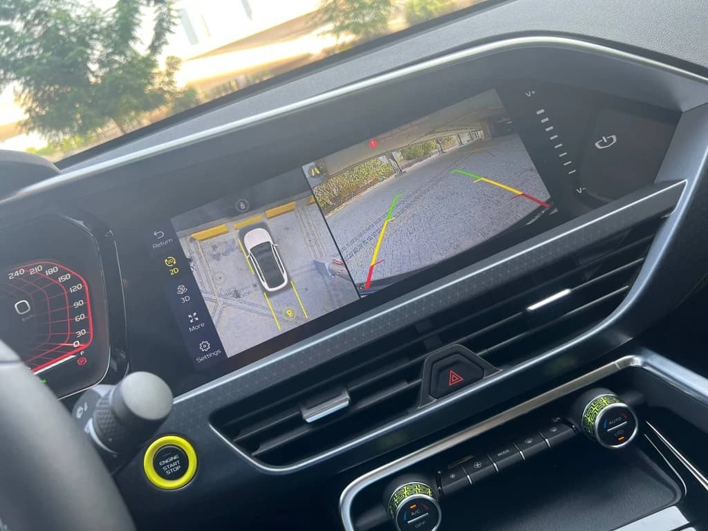Geely Tugella 2024 Gray infotainment screen