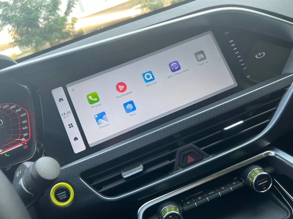 Geely Tugella 2024 Gray infotainment screen