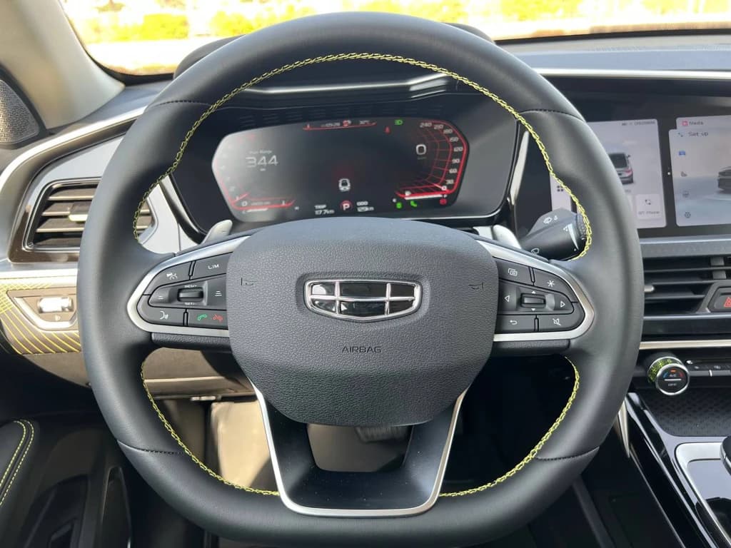 Geely Tugella 2024 Gray steering wheel