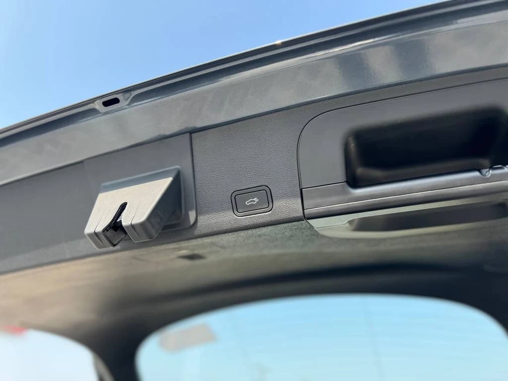 Geely Tugella 2024 Gray trunk open