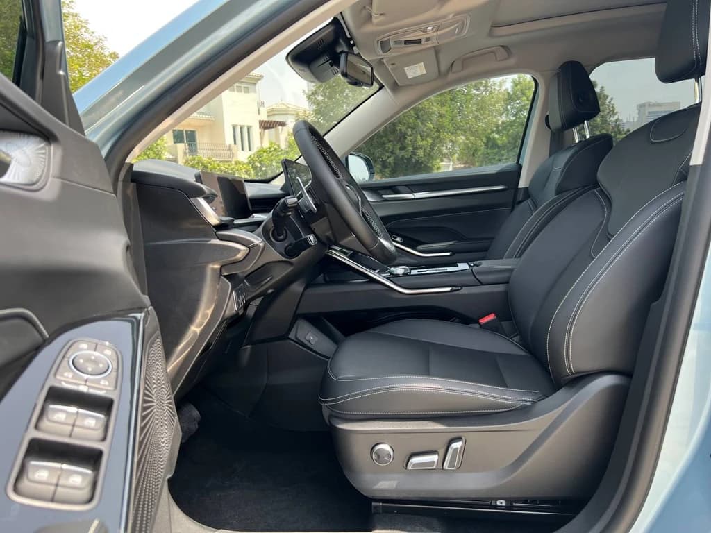 Haval H6 2024 Light Blue front seats