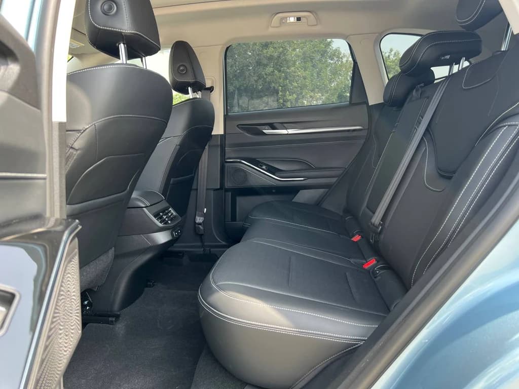 Haval H6 2024 Light Blue rear seats