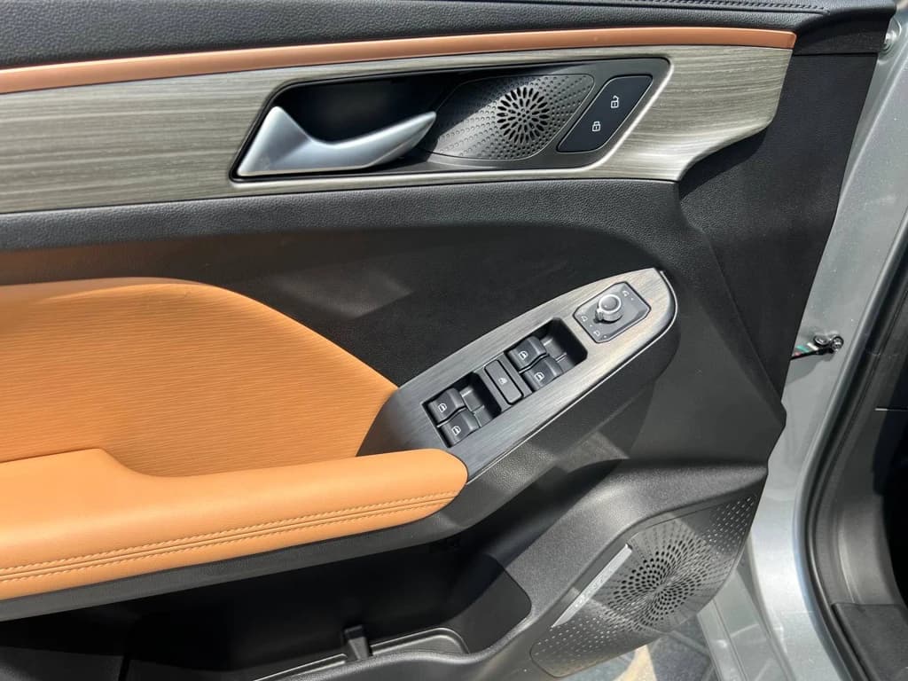 Haval Jolion 2024 Gray door panel