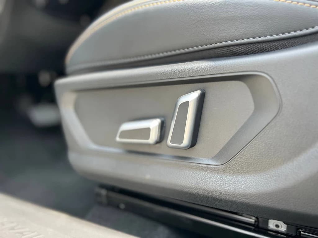Haval Jolion 2024 Gray front seats