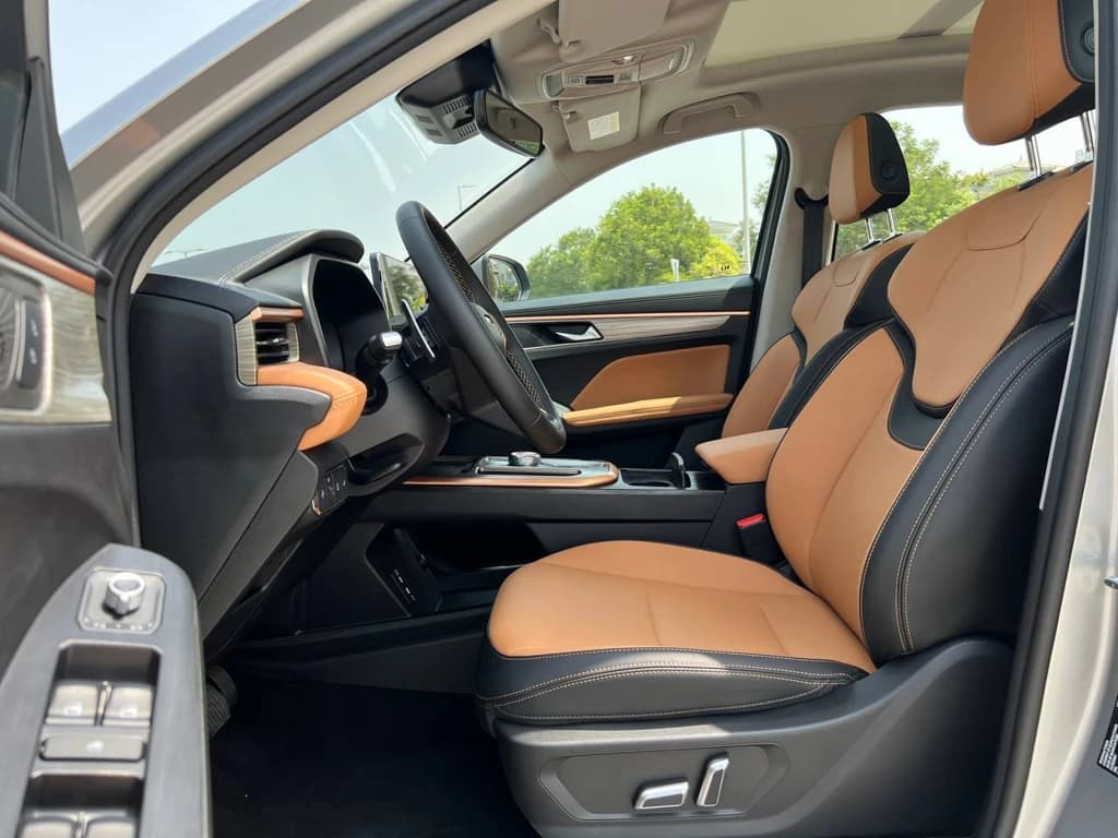 Haval Jolion 2024 Gray front seats