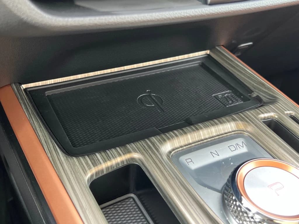 Haval Jolion 2024 Gray interior front