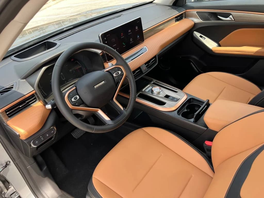 Haval Jolion 2024 Gray interior front