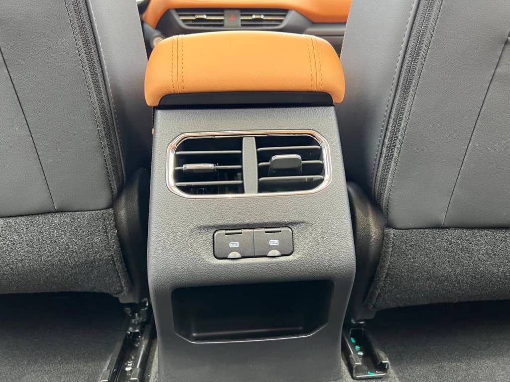 Haval Jolion 2024 Gray interior rear