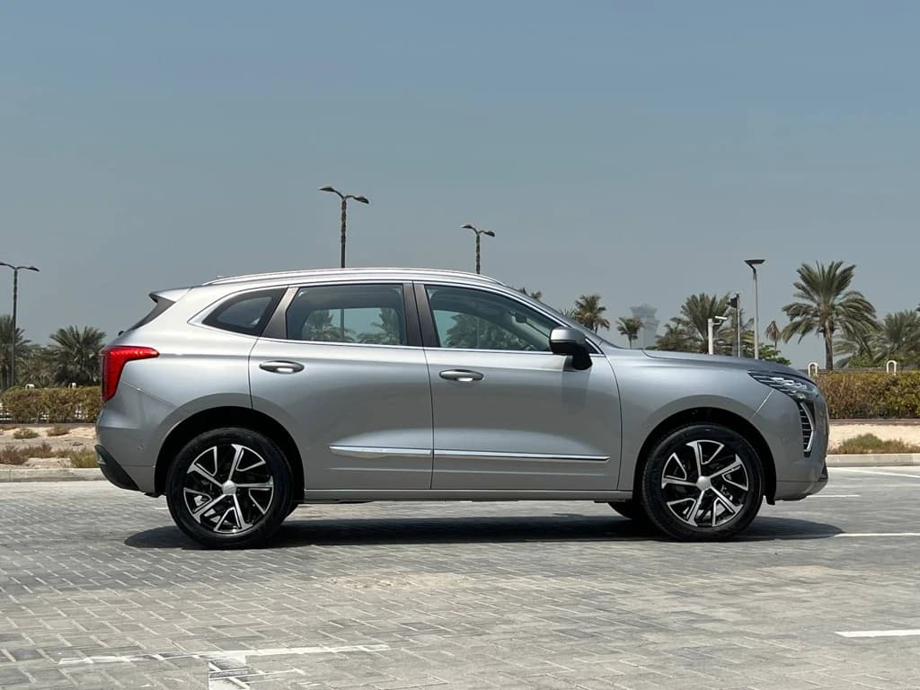 Haval Jolion 2024 Gray side right