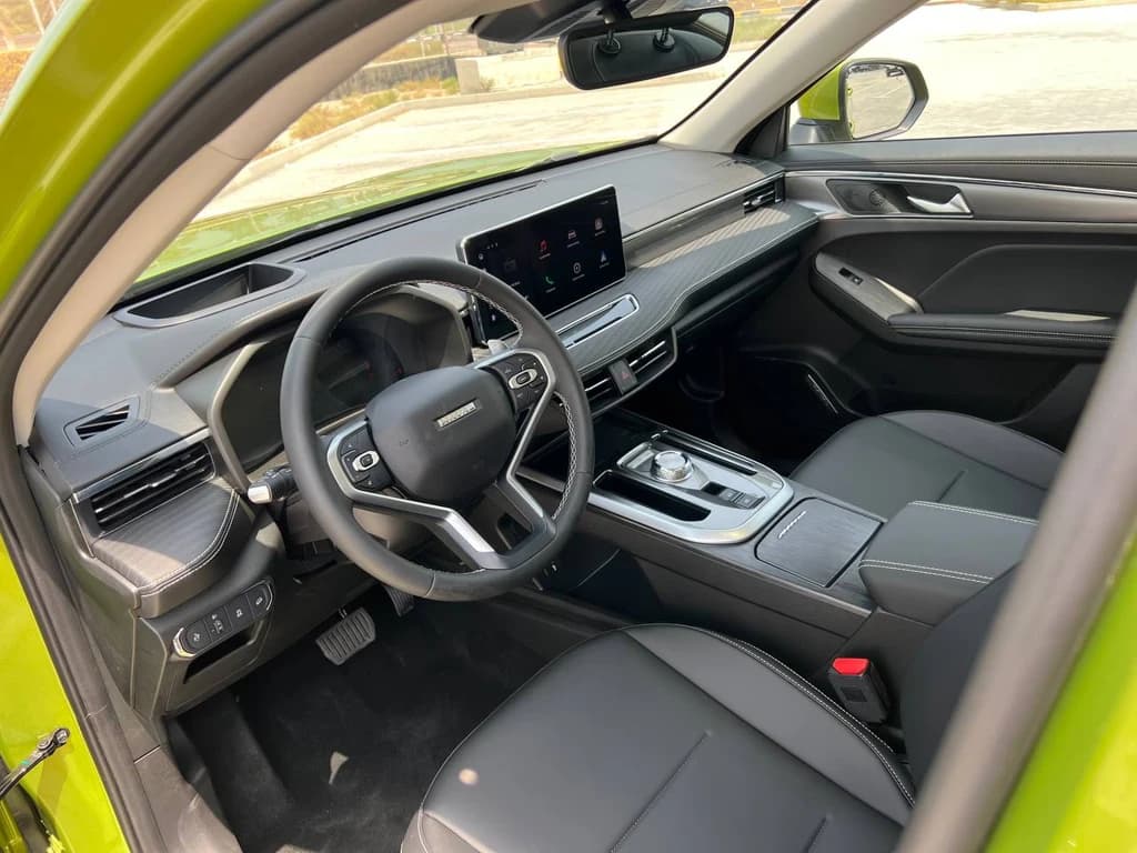Haval Jolion 2024 Green interior front