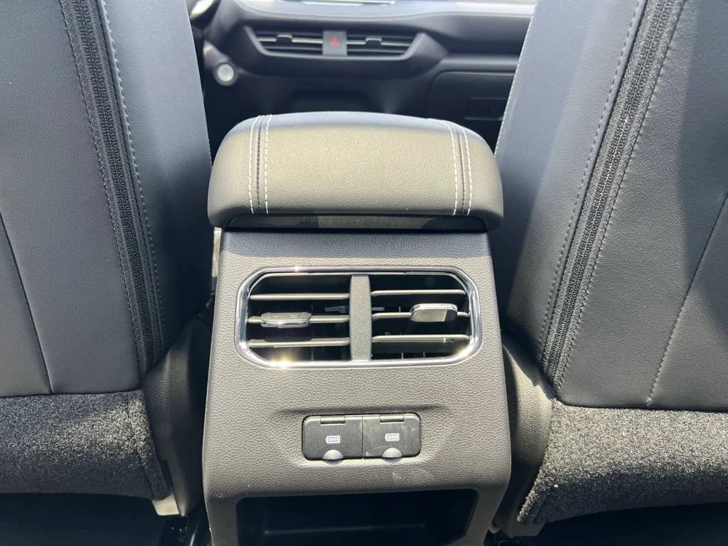 Haval Jolion 2024 Green interior rear