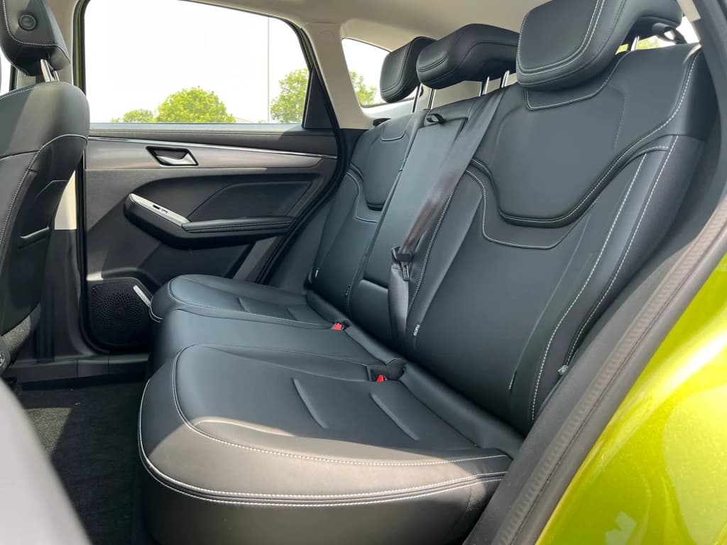 Haval Jolion 2024 Green rear seats