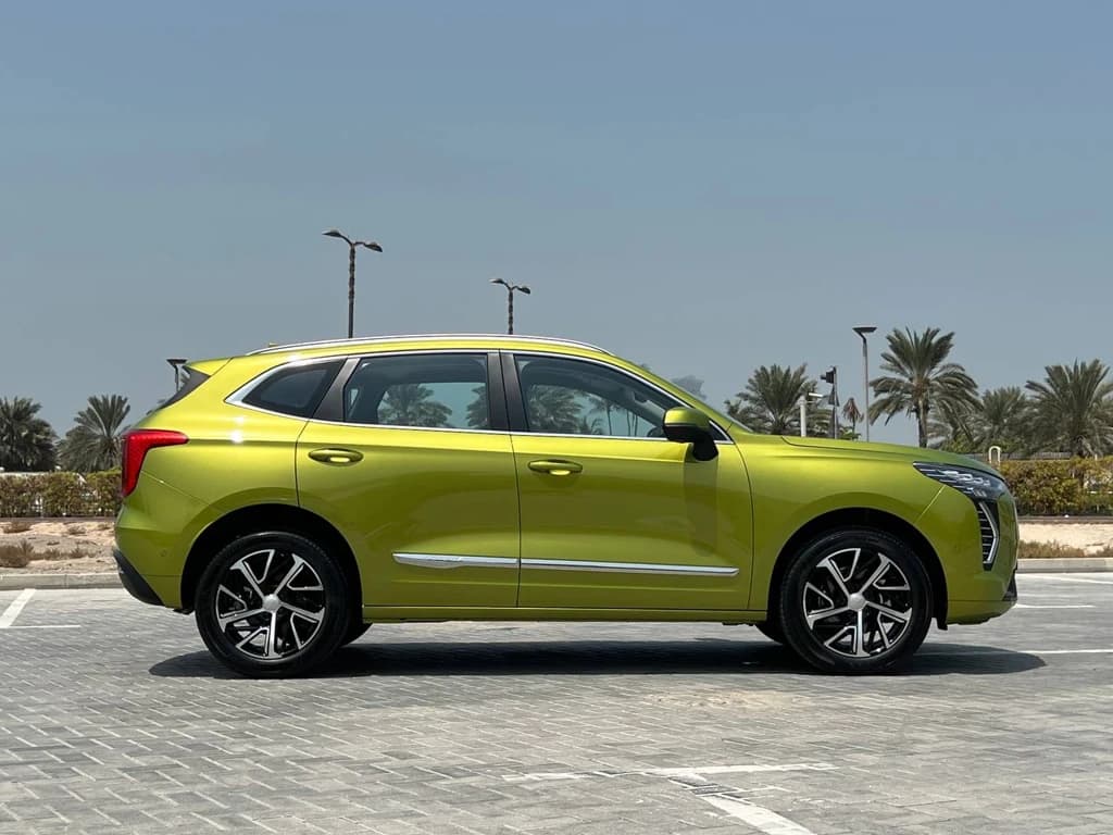 Haval Jolion 2024 Green side right