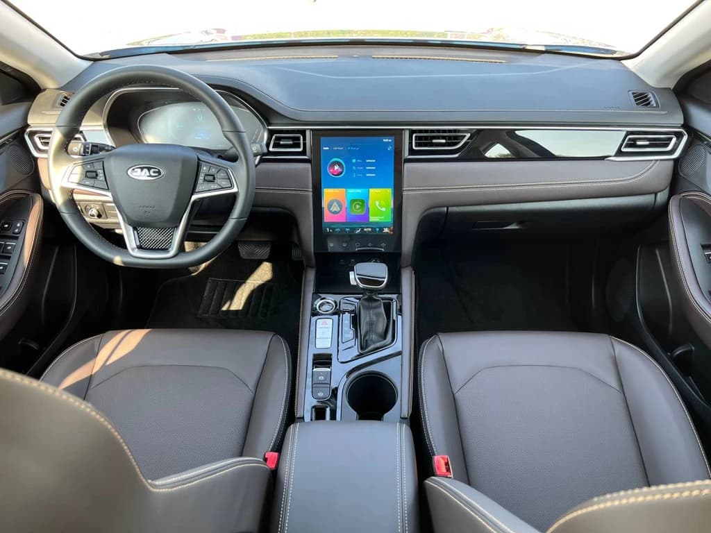 JAC J7 2023 White dashboard
