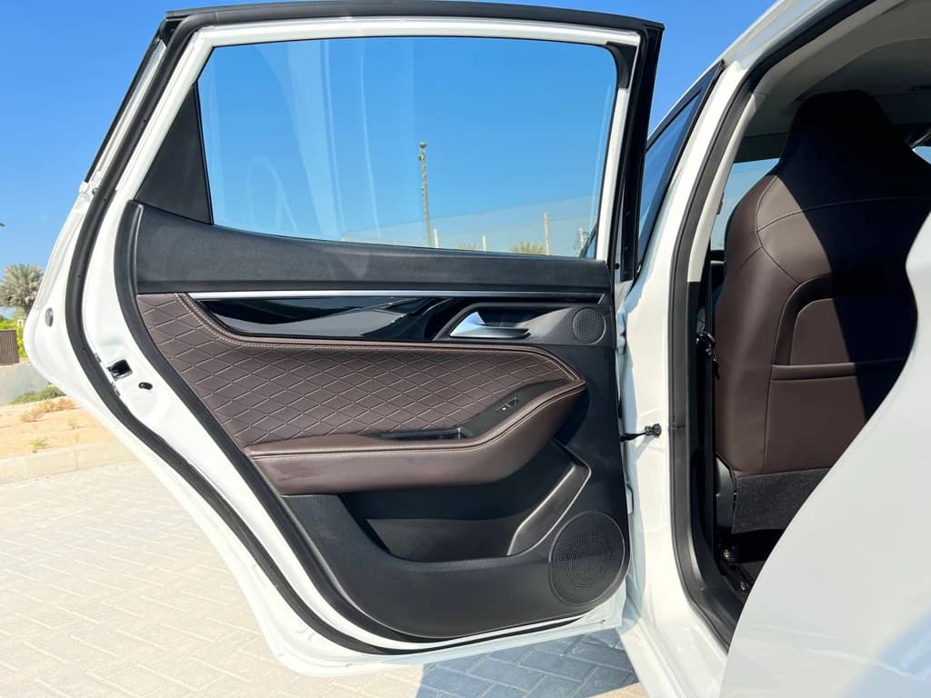 JAC J7 2023 White door panel
