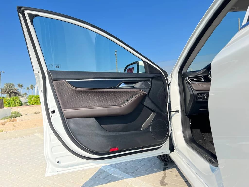 JAC J7 2023 White door panel