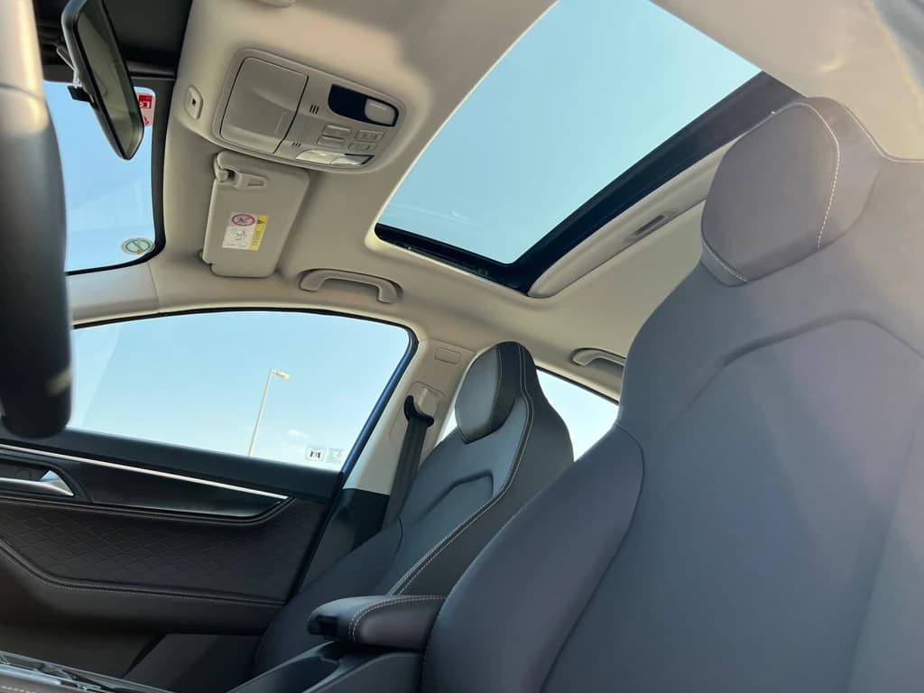 JAC J7 2023 White sunroof