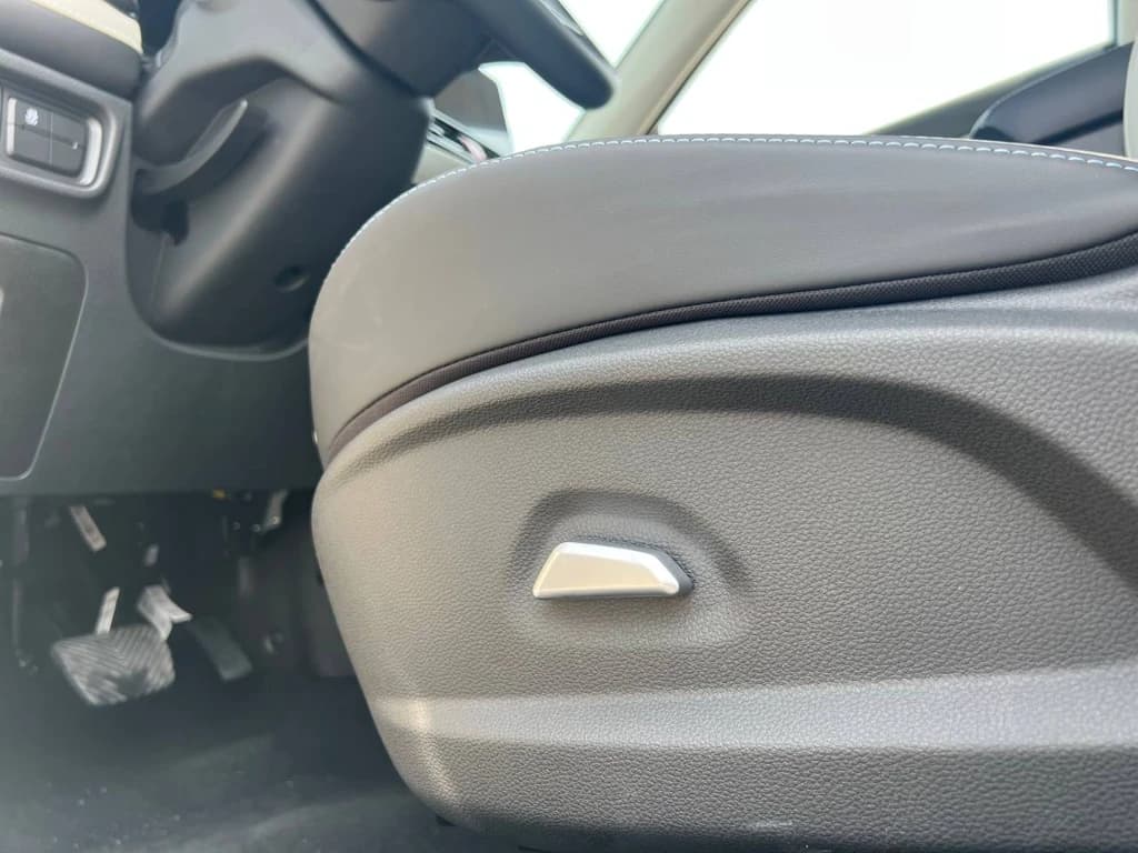 JAC JS4 2023 Light Blue front seats