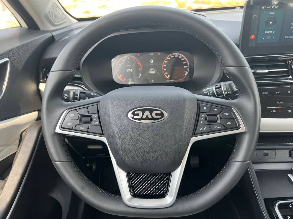 JAC JS4 2023 Light Blue steering wheel