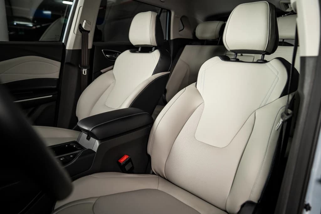 JAC JS4 2023 Light Blue front seats