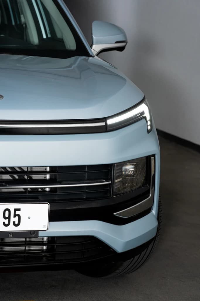 JAC JS4 2023 Light Blue headlight