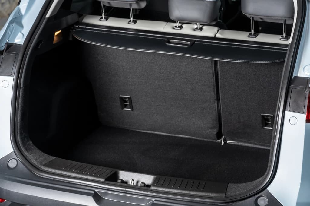 JAC JS4 2023 Light Blue trunk interior