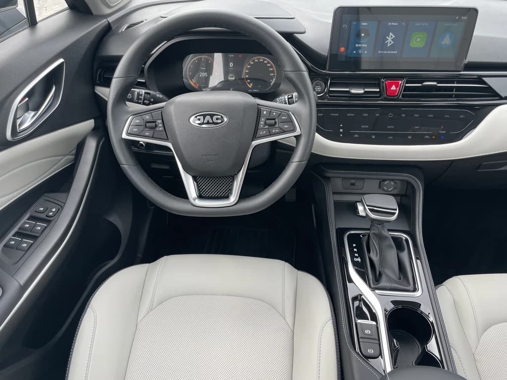 JAC JS4 2024 Black dashboard