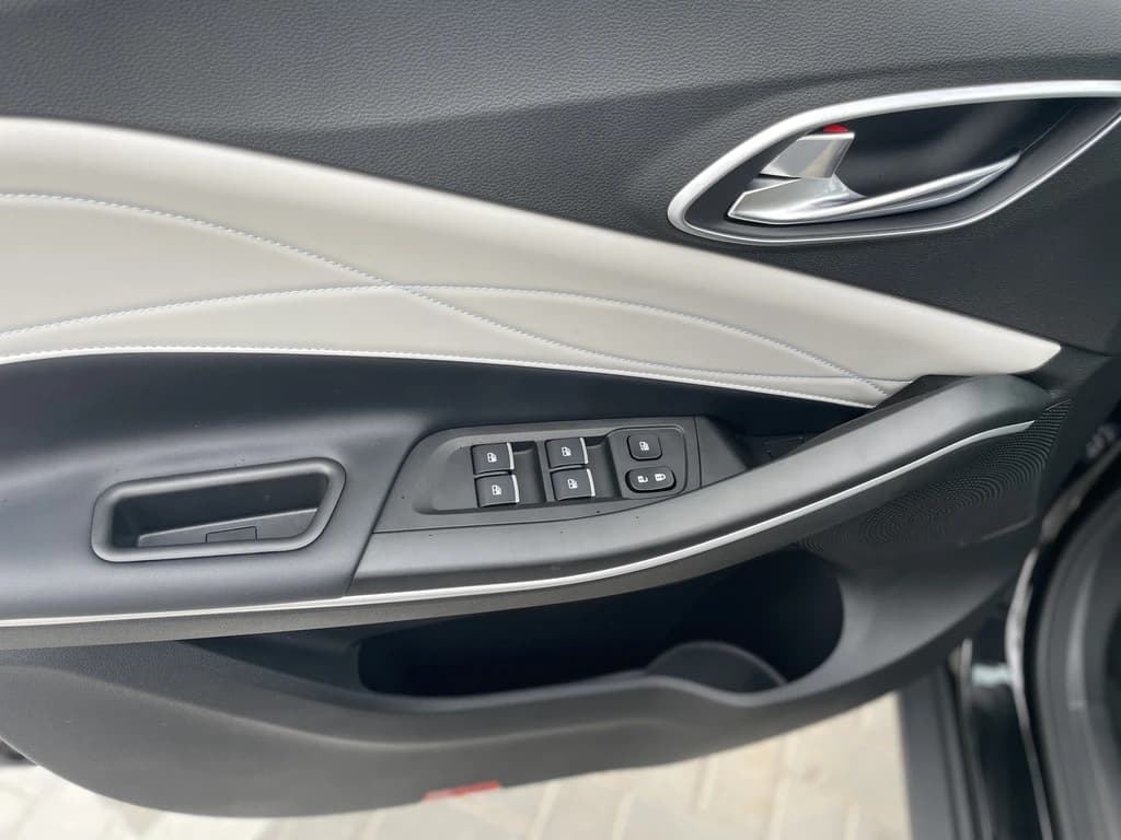JAC JS4 2024 Black door panel