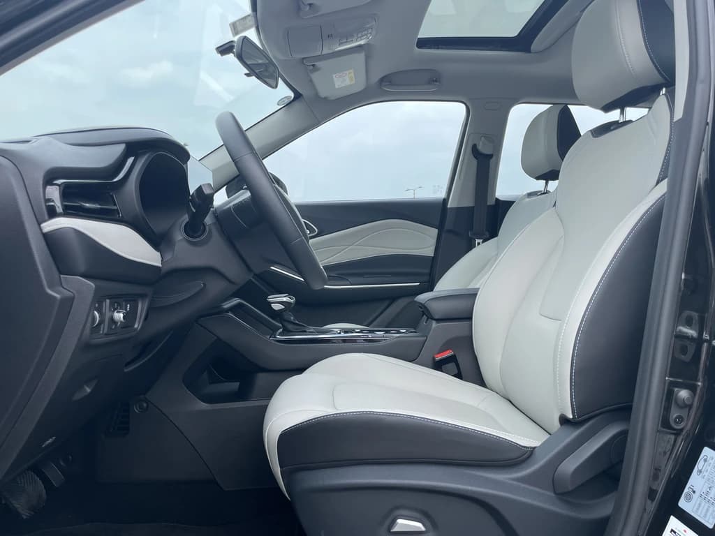 JAC JS4 2024 Black interior front