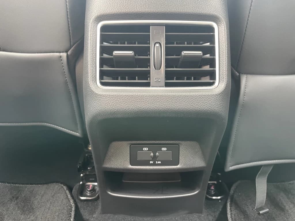 JAC JS4 2024 Black interior rear