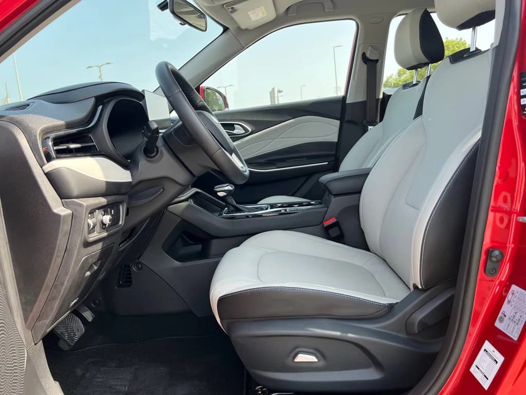 JAC JS4 2024 Red front seats