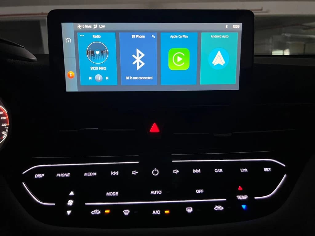 JAC JS4 2024 Red infotainment screen