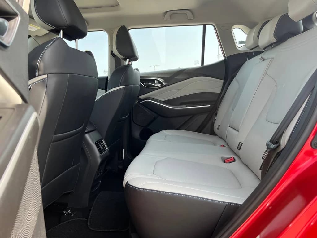 JAC JS4 2024 Red rear seats