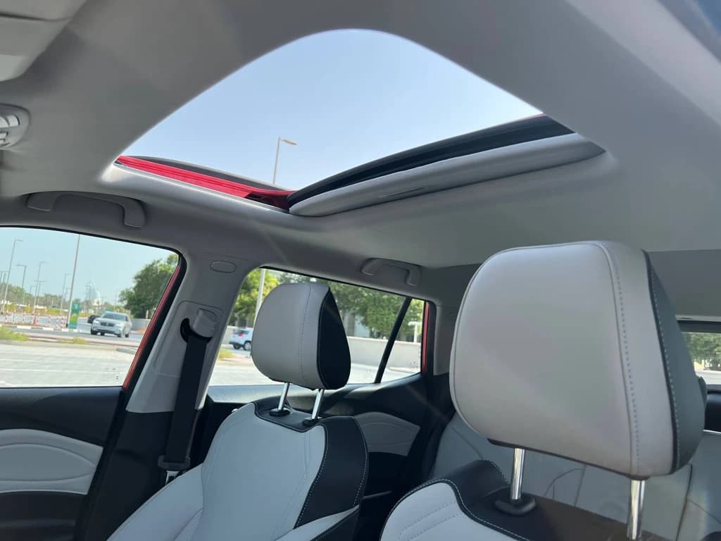 JAC JS4 2024 Red sunroof