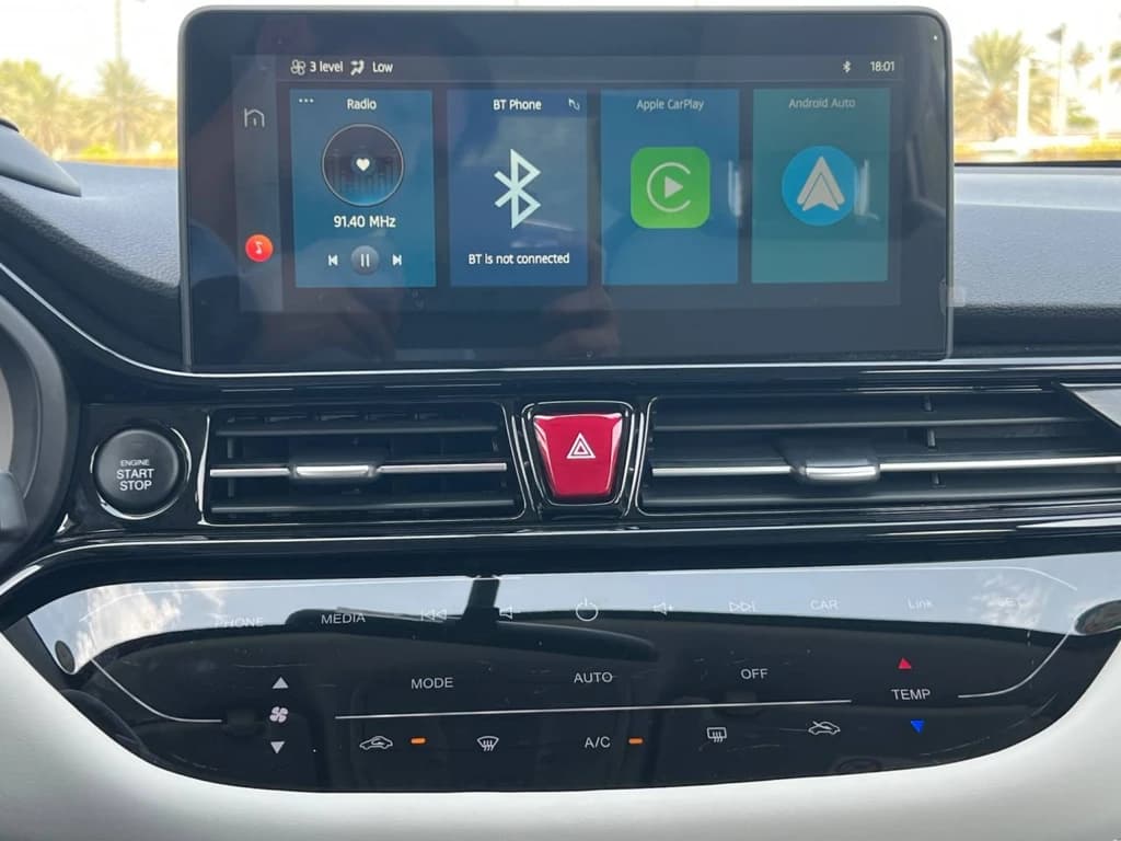 JAC JS4 2025 White infotainment screen