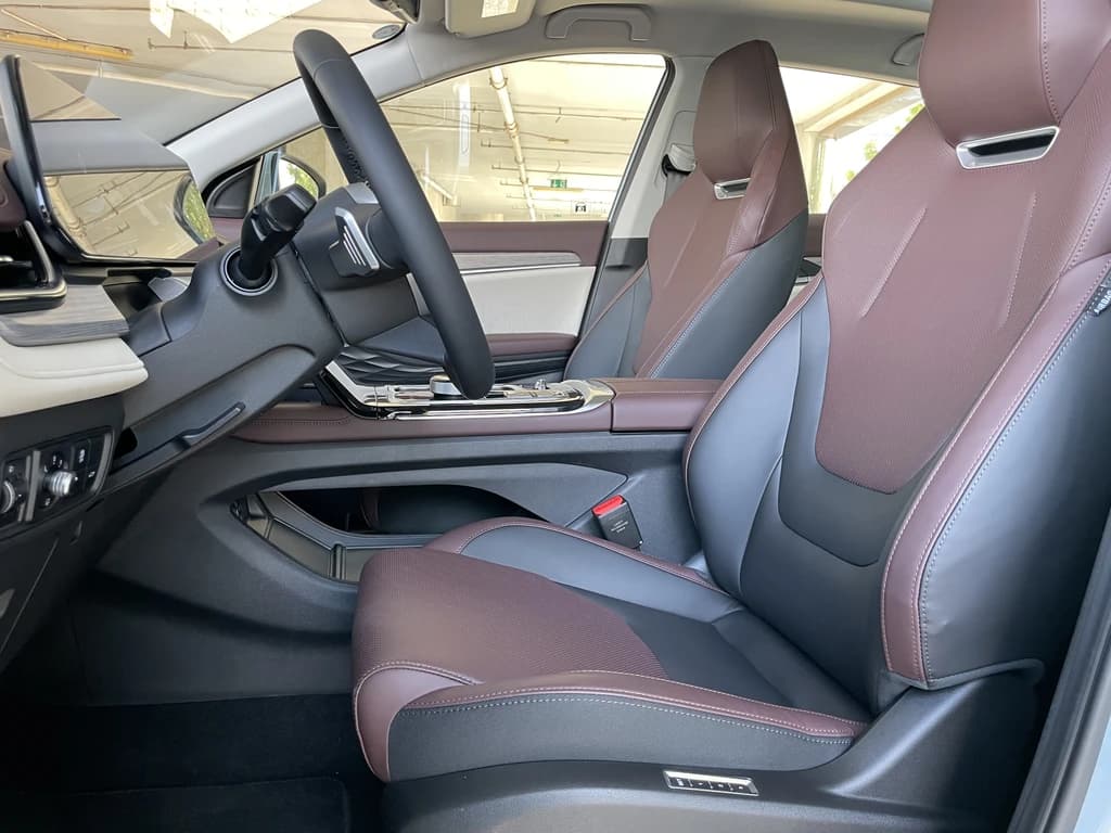 JAC JS6 2024 Light Blue front seats