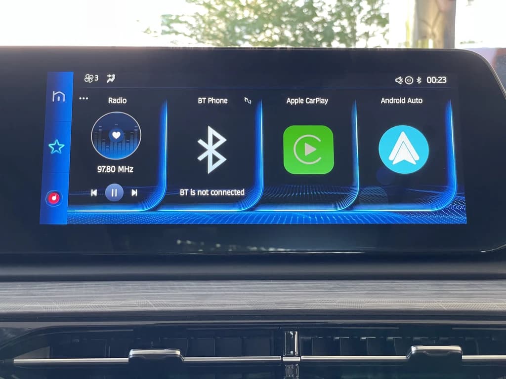 JAC JS6 2024 Light Blue infotainment screen