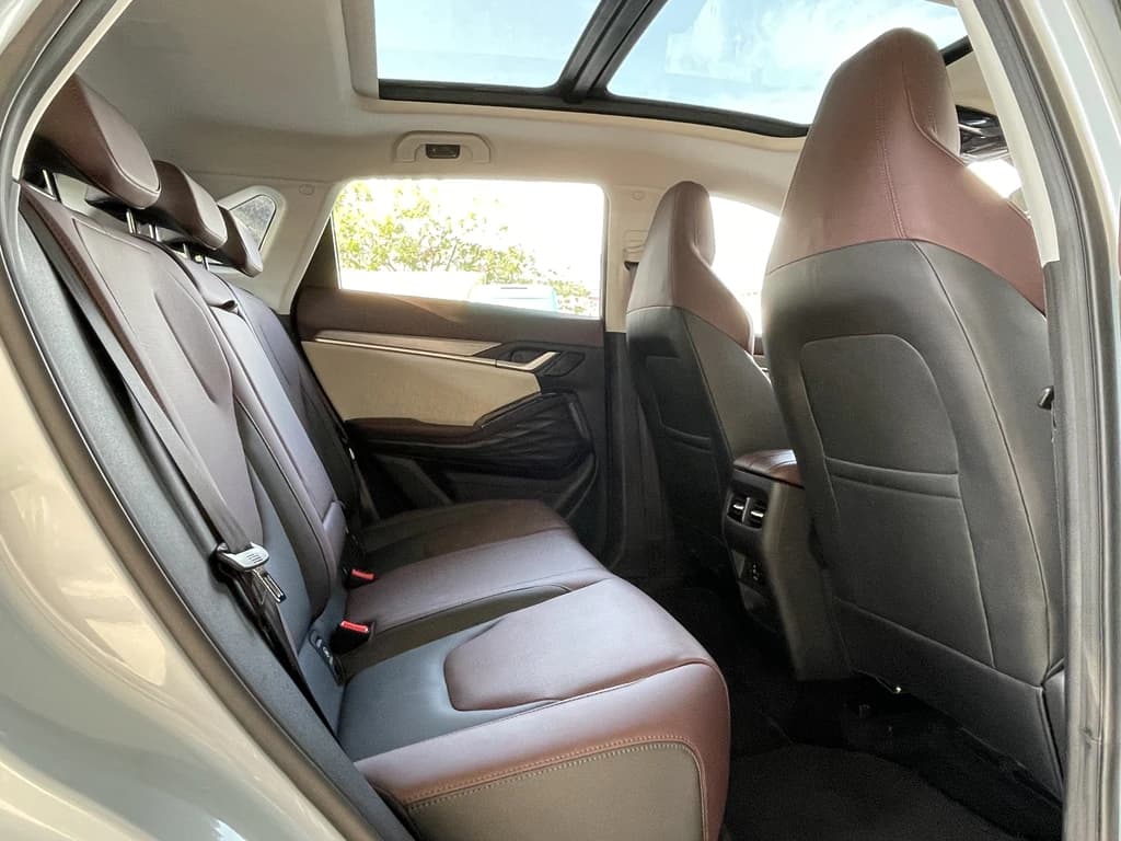 JAC JS6 2024 Light Blue rear seats