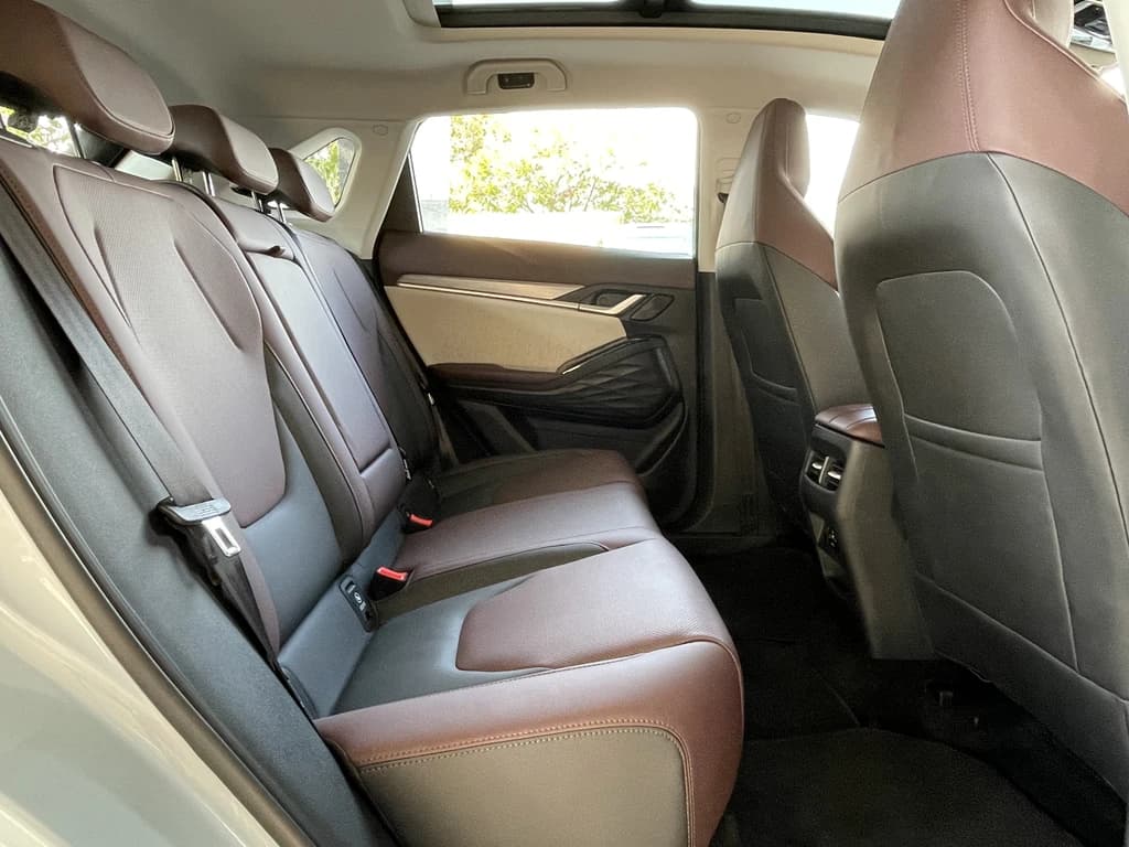 JAC JS6 2024 Light Blue rear seats