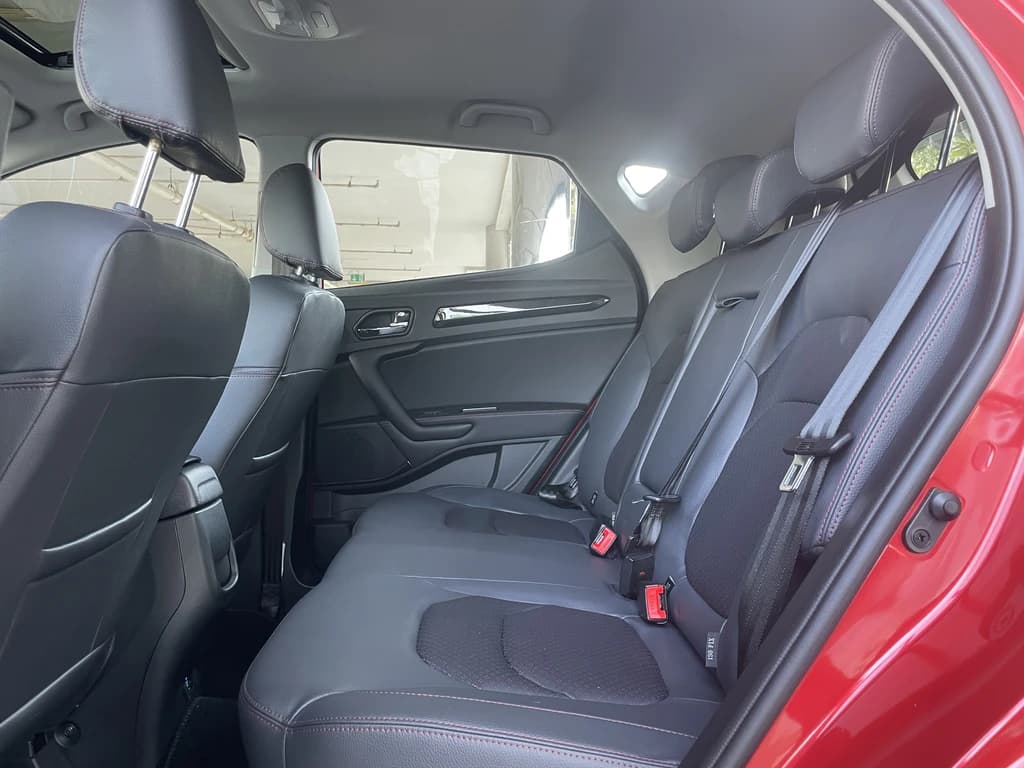JAC S3 2023 Red rear seats